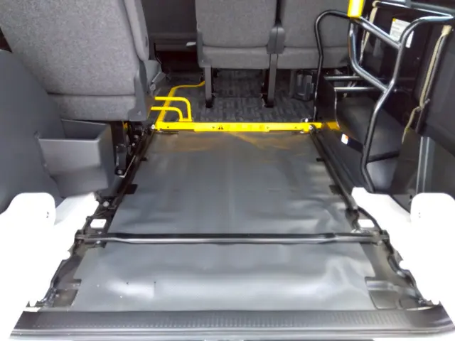 トヨタ ハイエースレジアス LDF-KDH206K改(4WD)の写真10