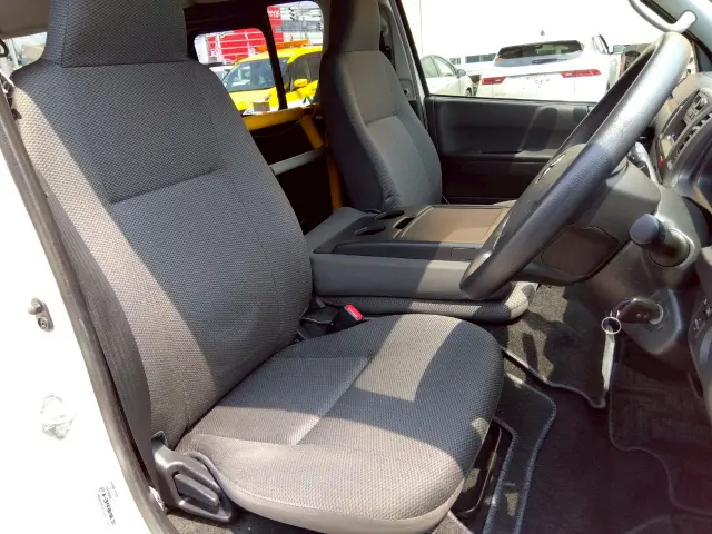 トヨタ ハイエースレジアス LDF-KDH206K改(4WD)の写真16