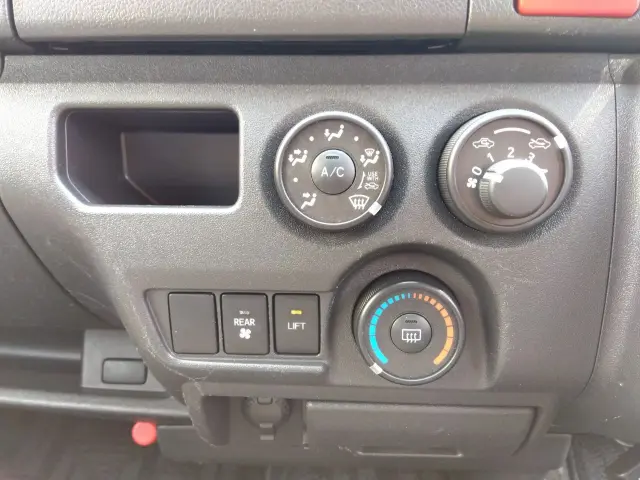 トヨタ ハイエースレジアス LDF-KDH206K改(4WD)の写真17