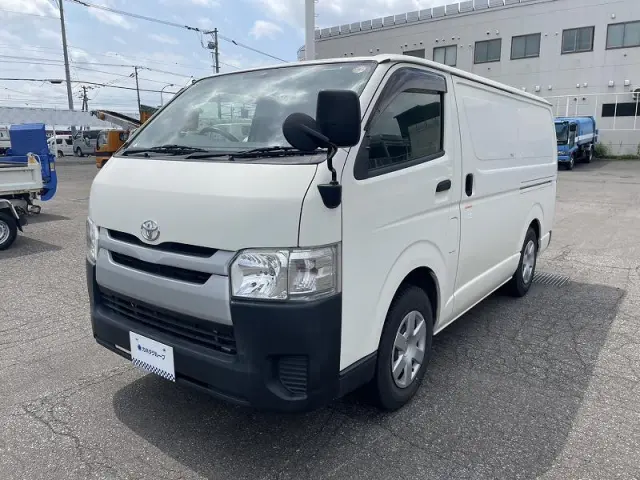 トヨタ ハイエースバン QDF-GDH206V(4WD)の写真1