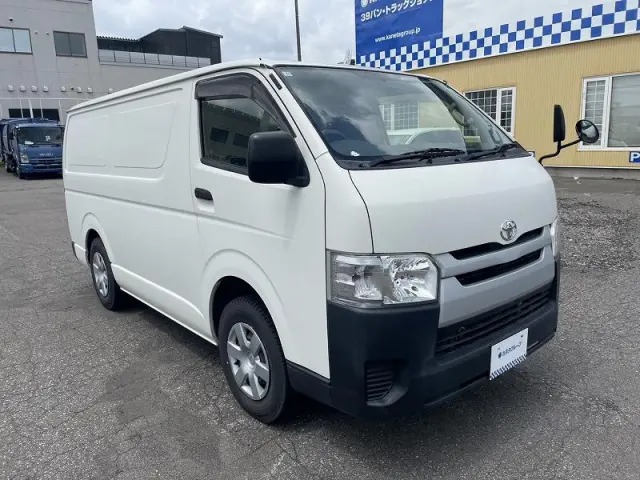トヨタ ハイエースバン QDF-GDH206V(4WD)の写真2