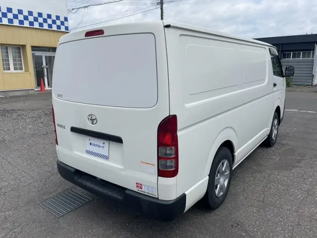 トヨタ ハイエースバン QDF-GDH206V(4WD)の写真3