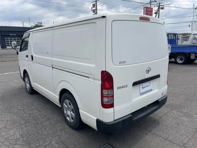 トヨタ ハイエースバン QDF-GDH206V(4WD)の写真4
