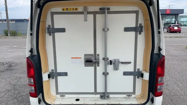 トヨタ ハイエースバン QDF-GDH206V(4WD)の写真5