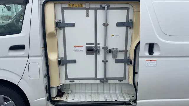 トヨタ ハイエースバン QDF-GDH206V(4WD)の写真8