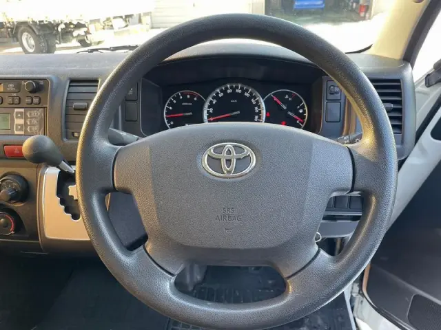 トヨタ ハイエースバン QDF-GDH206V(4WD)の写真13