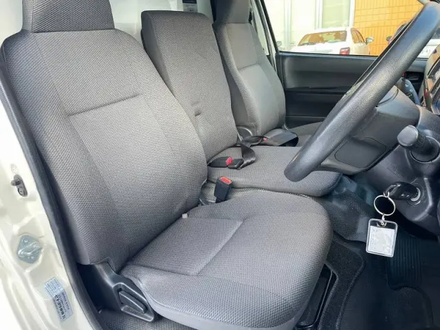 トヨタ ハイエースバン QDF-GDH206V(4WD)の写真14