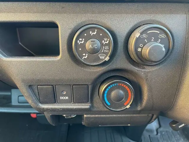 トヨタ ハイエースバン QDF-GDH206V(4WD)の写真16