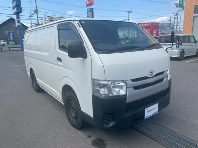 トヨタ ハイエースバン QDF-GDH206V(4WD)の写真2
