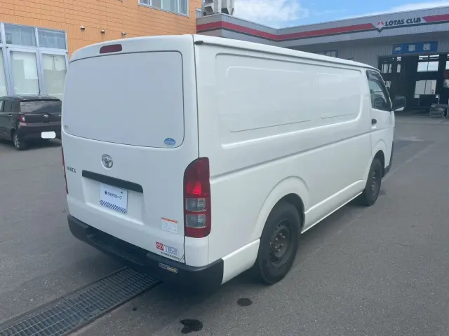 トヨタ ハイエースバン QDF-GDH206V(4WD)の写真3