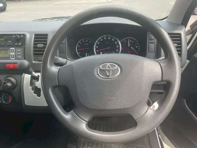 トヨタ ハイエースバン QDF-GDH206V(4WD)の写真12