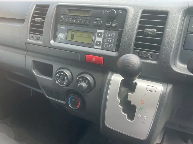 トヨタ ハイエースバン QDF-GDH206V(4WD)の写真14