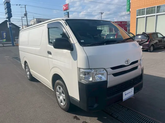 トヨタ ハイエースバン LDF-KDH206V(4WD)の写真2