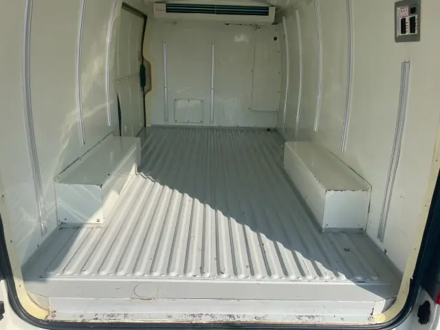 トヨタ ハイエースバン LDF-KDH206V(4WD)の写真6