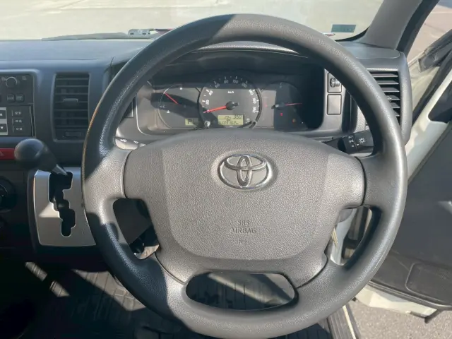 トヨタ ハイエースバン LDF-KDH206V(4WD)の写真11