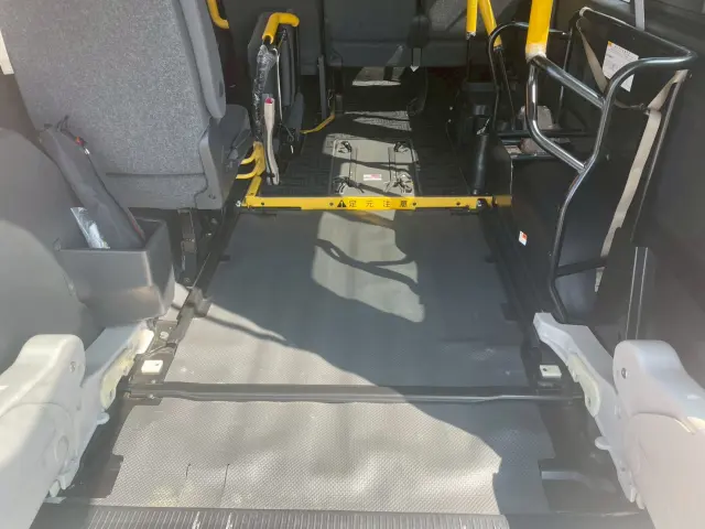 トヨタ ハイエースバン LDF-KDH206K改(4WD)の写真7