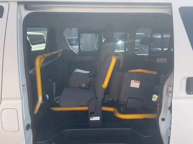 トヨタ ハイエースバン LDF-KDH206K改(4WD)の写真10