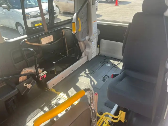 トヨタ ハイエースバン LDF-KDH206K改(4WD)の写真13