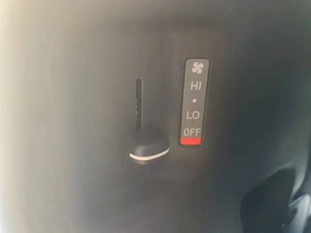 トヨタ ハイエースバン LDF-KDH206K改(4WD)の写真14