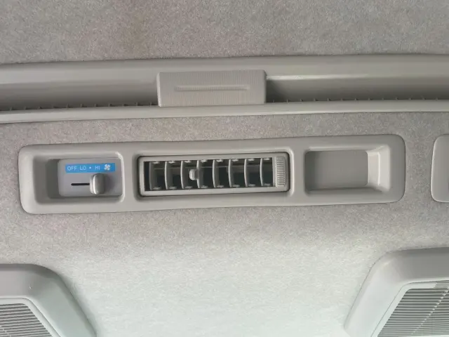 トヨタ ハイエースバン LDF-KDH206K改(4WD)の写真15