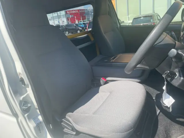 トヨタ ハイエースバン LDF-KDH206K改(4WD)の写真18