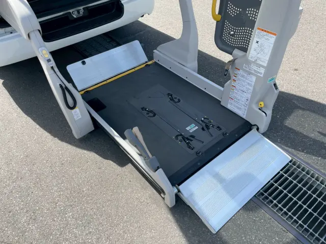 トヨタ ハイエースバン QDF-GDH206K改(4WD)の写真8