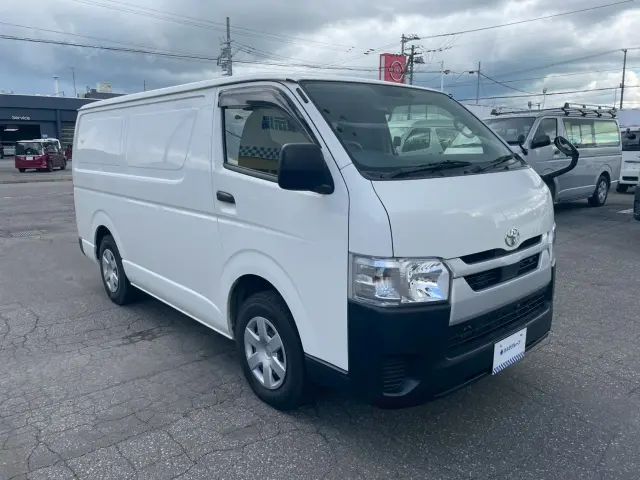 トヨタ ハイエースバン QDF-GDH206V(4WD)の写真2