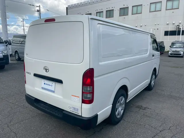 トヨタ ハイエースバン QDF-GDH206V(4WD)の写真3
