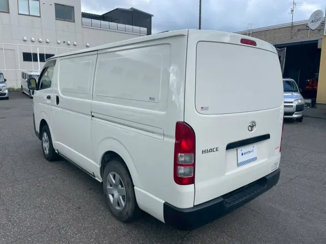 トヨタ ハイエースバン QDF-GDH206V(4WD)の写真4