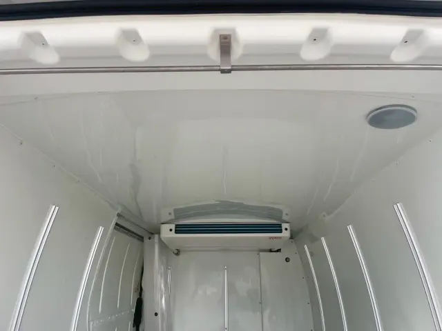 トヨタ ハイエースバン QDF-GDH206V(4WD)の写真5