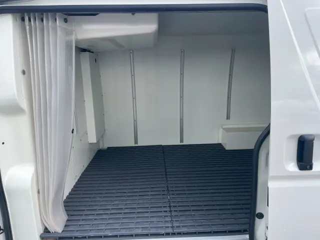 トヨタ ハイエースバン QDF-GDH206V(4WD)の写真10