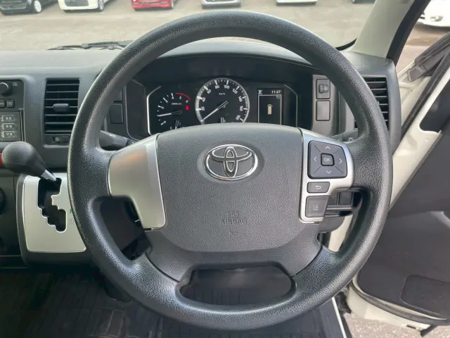 トヨタ ハイエースバン QDF-GDH206V(4WD)の写真11