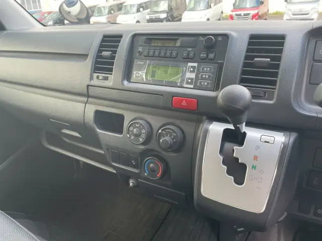 トヨタ ハイエースバン QDF-GDH206V(4WD)の写真13