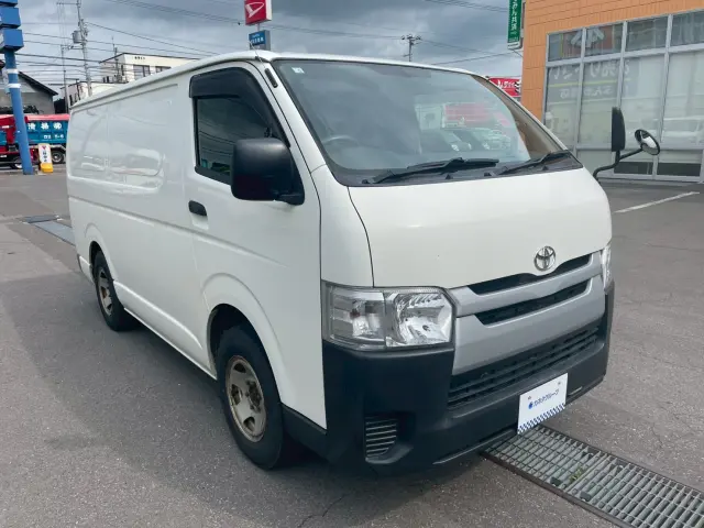 トヨタ ハイエースバン QDF-GDH206V(4WD)の写真2