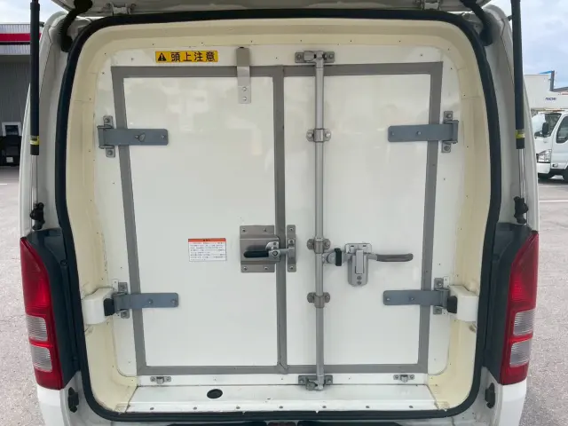 トヨタ ハイエースバン QDF-GDH206V(4WD)の写真5