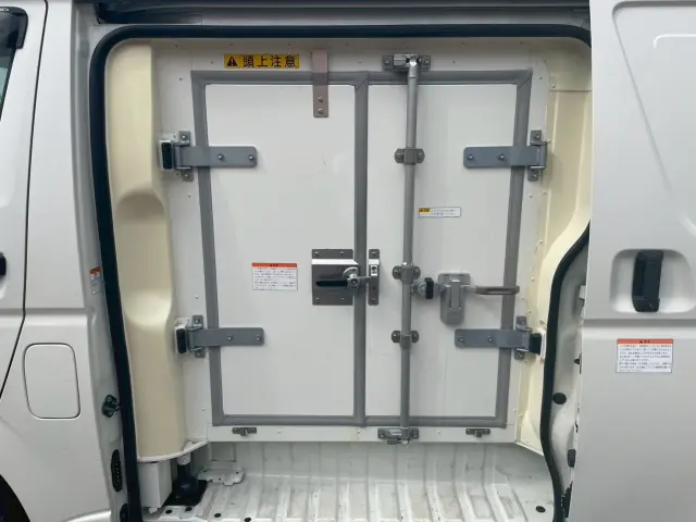 トヨタ ハイエースバン QDF-GDH206V(4WD)の写真10