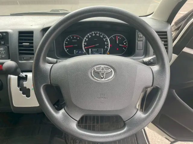 トヨタ ハイエースバン QDF-GDH206V(4WD)の写真15