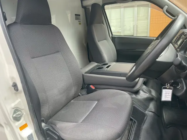 トヨタ ハイエースバン QDF-GDH206V(4WD)の写真16