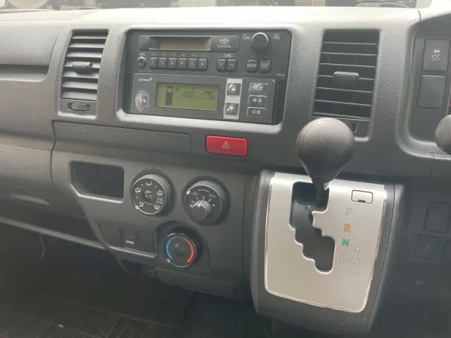 トヨタ ハイエースバン QDF-GDH206V(4WD)の写真17
