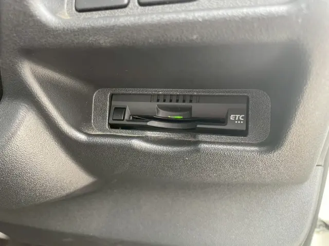 トヨタ ハイエースバン QDF-GDH206V(4WD)の写真19