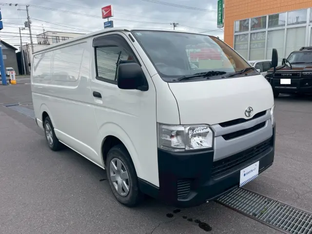 トヨタ ハイエースバン LDF-KDH206V(4WD)の写真2