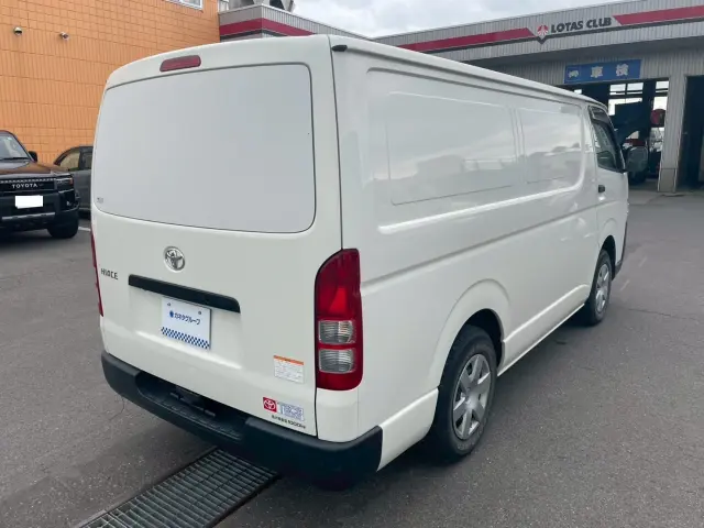 トヨタ ハイエースバン LDF-KDH206V(4WD)の写真3