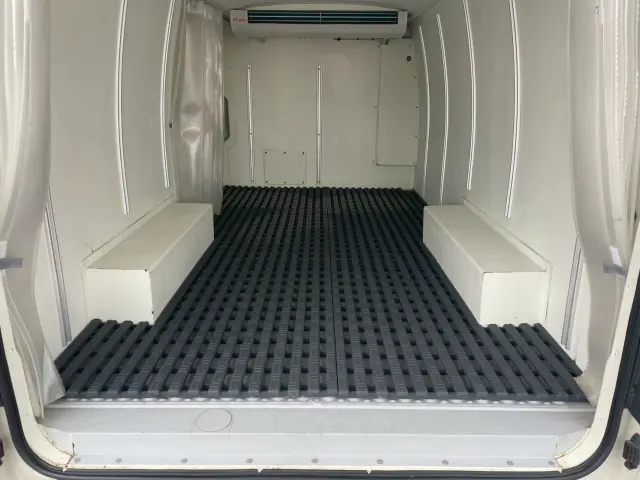 トヨタ ハイエースバン LDF-KDH206V(4WD)の写真6