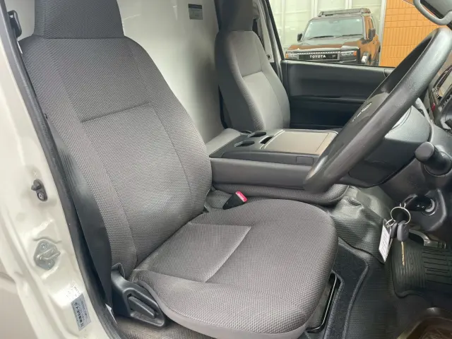 トヨタ ハイエースバン LDF-KDH206V(4WD)の写真13
