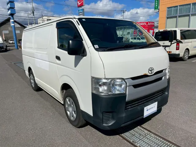 トヨタ ハイエースバン LDF-KDH206V(4WD)の写真2