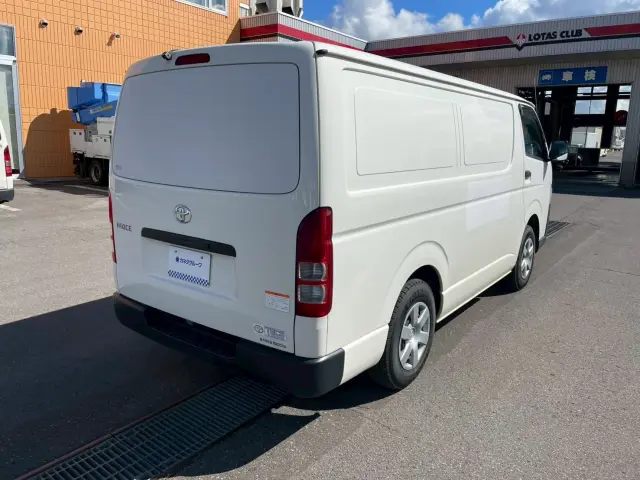 トヨタ ハイエースバン LDF-KDH206V(4WD)の写真3