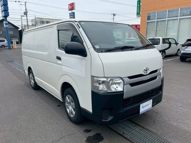 トヨタ ハイエースバン QDF-GDH206V(4WD)の写真2