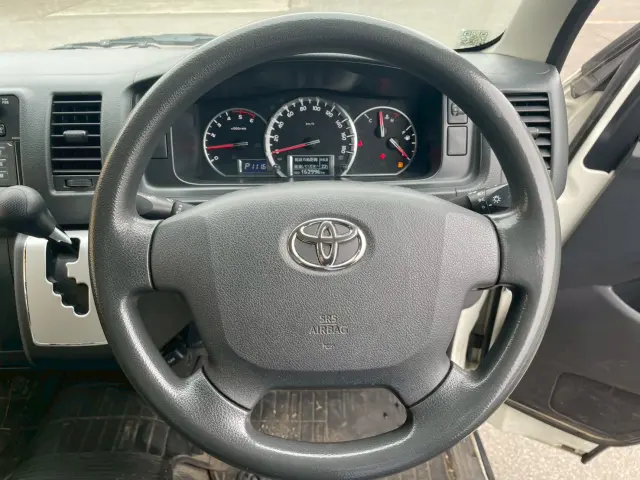 トヨタ ハイエースバン QDF-GDH206V(4WD)の写真11