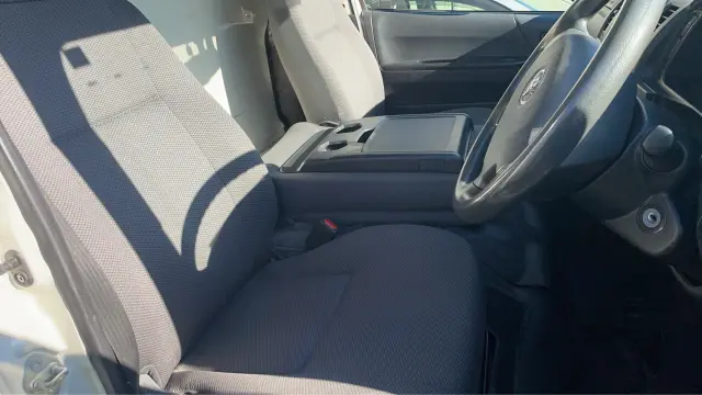 トヨタ ハイエースバン QDF-GDH206V(4WD)の写真12