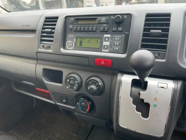 トヨタ ハイエースバン QDF-GDH206V(4WD)の写真13